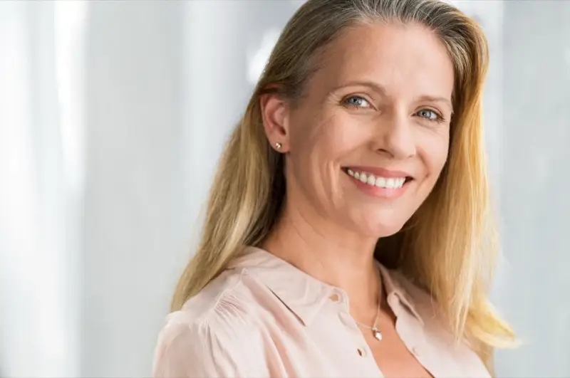 Woman with all on 4 implants